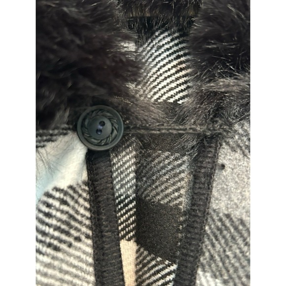 Black White Plaid Faux Fur Collar Single Button Closure Shawl Womens One Size - Picture 4 of 11